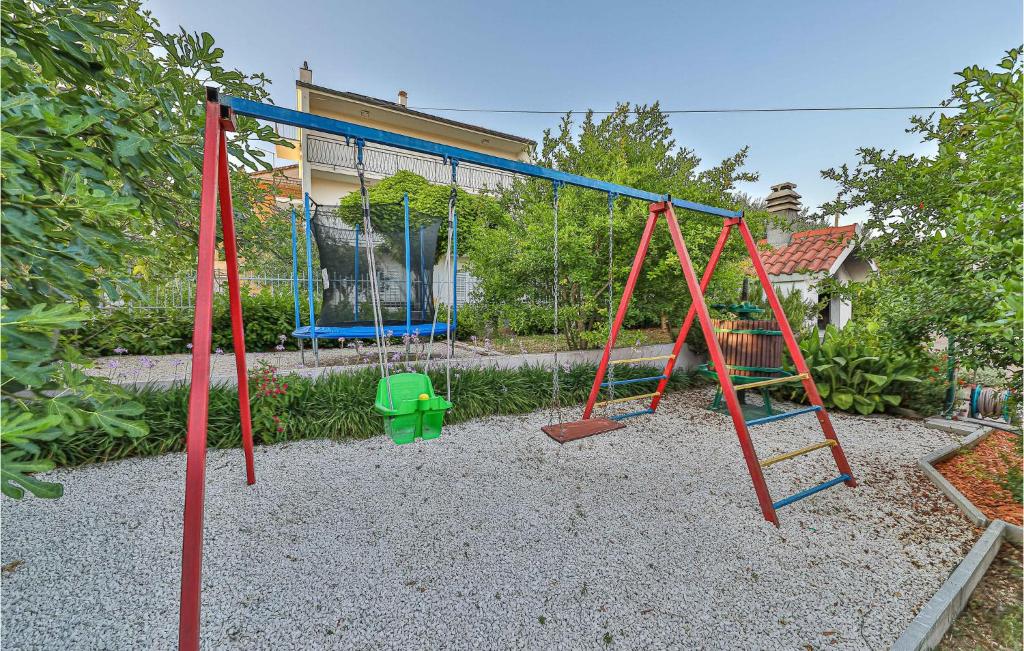 Detský kútik v ubytovaní Holiday Home Kastel Kambelovac 11