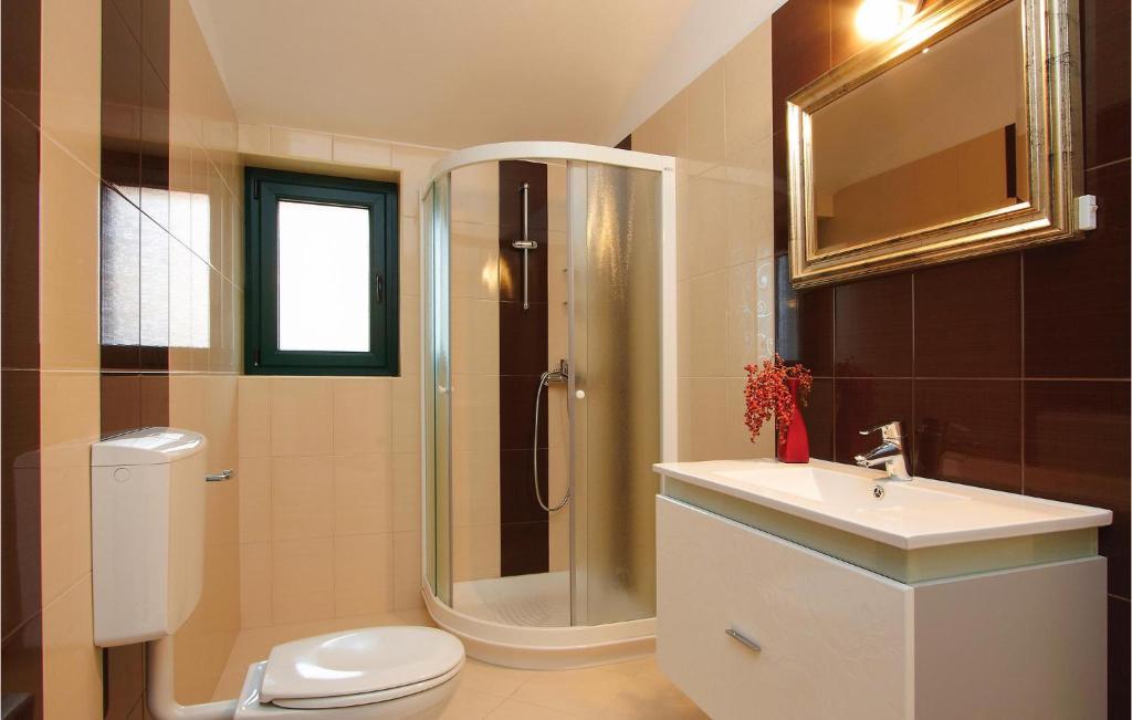Kúpeľňa v ubytovaní Nice Home In Golubovo With Kitchen