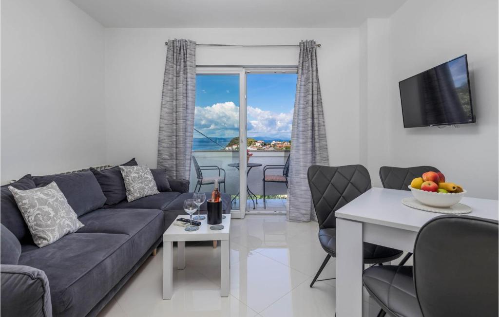 Posedenie v ubytovaní 1 Bedroom Stunning Apartment In Kampor