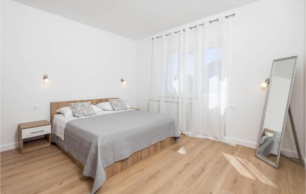 Posteľ alebo postele v izbe v ubytovaní 1 Bedroom Stunning Apartment In Kampor