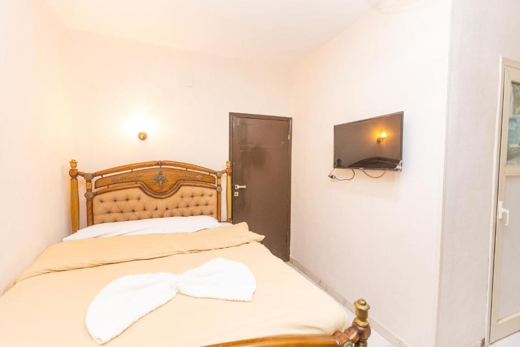 Postel nebo postele na pokoji v ubytování Grensha Pyramids inn