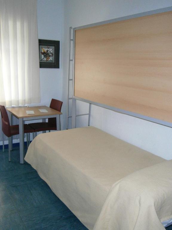 Albergue Inturjoven Huelva - Chambre Triple Avec Salle De Bains Privative