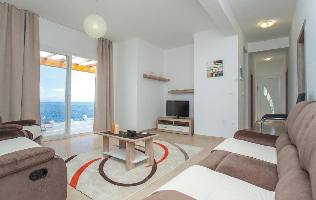 Telewizja i/lub zestaw kina domowego w obiekcie Holiday Home Prigradica - 01