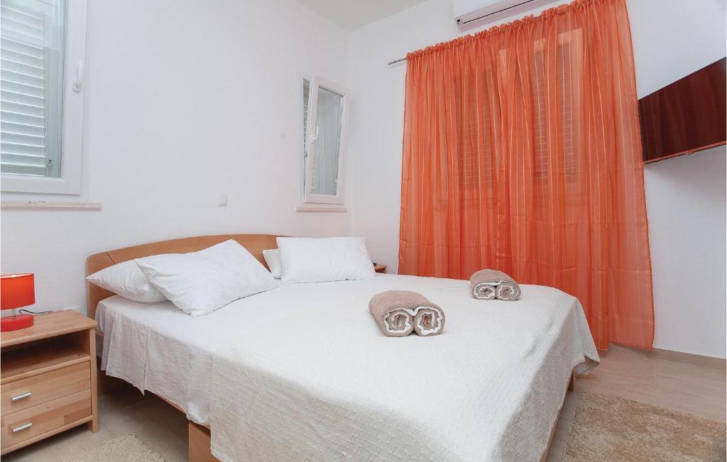 Łóżko lub łóżka w pokoju w obiekcie Holiday Home Prigradica - 01