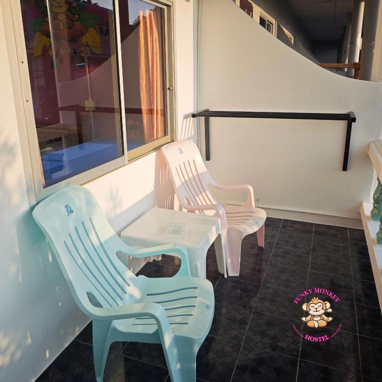 The Funky Monkey Hostel - 18 to 40 years old only - 13