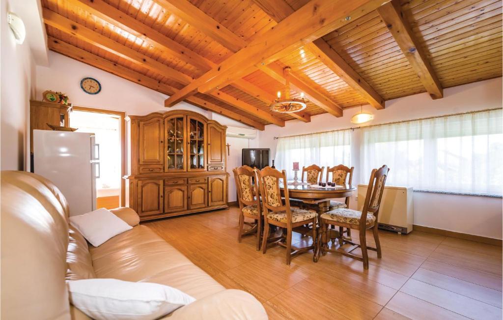 Televízia a/alebo spoločenská miestnosť v ubytovaní Holiday Home Debeljak With Sea View Xiv