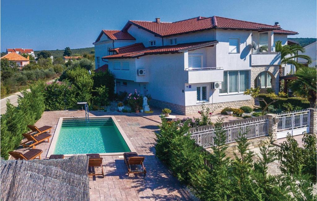 Bazén v ubytovaní Holiday Home Debeljak With Sea View Xiv alebo v jeho blízkosti