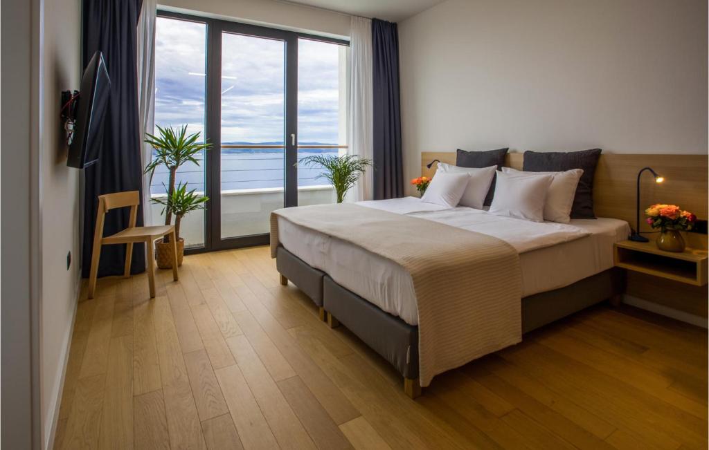 Posteľ alebo postele v izbe v ubytovaní 3 Bedroom Amazing Home In Brela