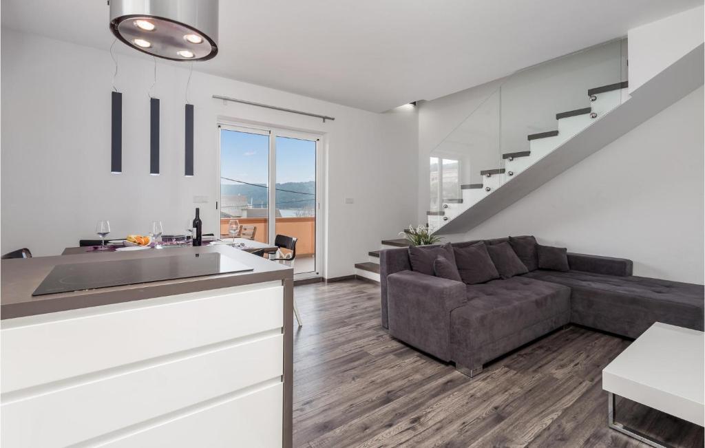 Posedenie v ubytovaní 3 Bedroom Awesome Apartment In Kampor