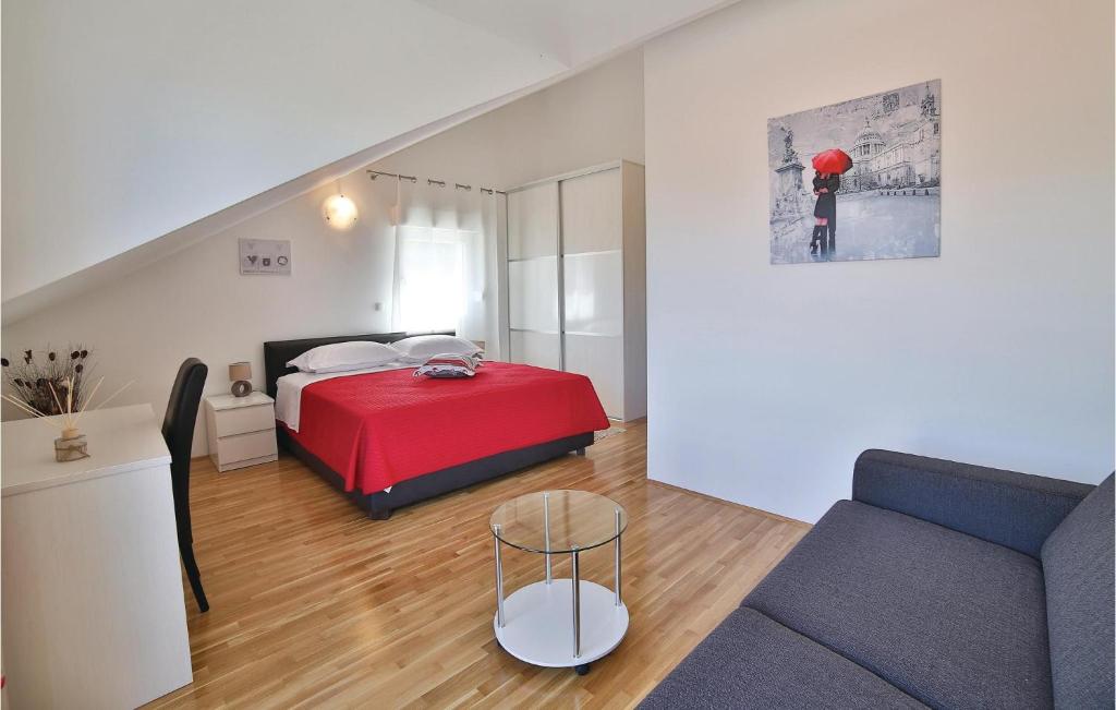 Posteľ alebo postele v izbe v ubytovaní Holiday Home Zedno With Sea View 12