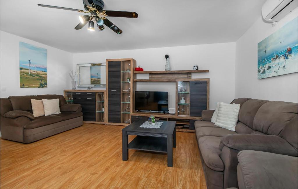 Posezení v ubytování 3 Bedroom Lovely Home In Bribir