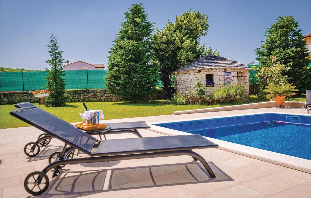 Bazén v ubytovaní 5 Bedroom Beautiful Home In Labin alebo v jeho blízkosti