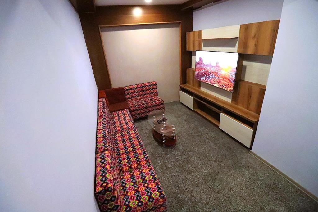 TV a/nebo společenská místnost v ubytování Amazon Hotel - Free Massage