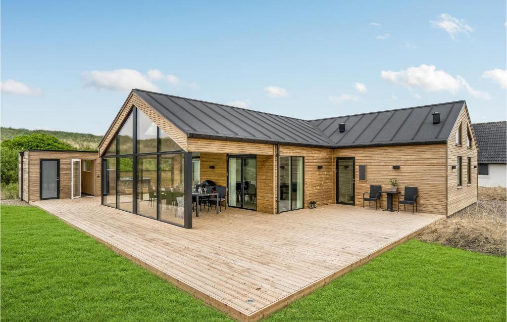 Το κτήριο όπου στεγάζεται  η παραθεριστική κατοικία