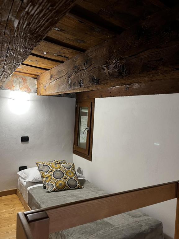 Posteľ alebo postele v izbe v ubytovaní Johnny Suites Bergamo Alta