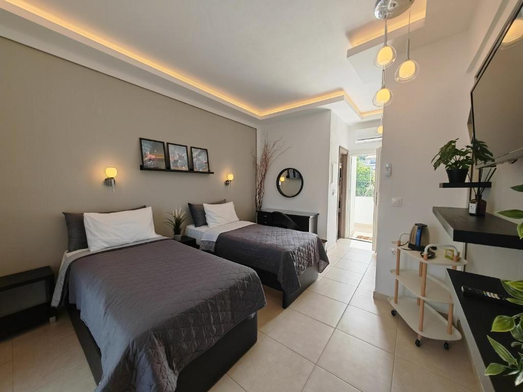 A bed or beds in a room at Hotel Valerios
