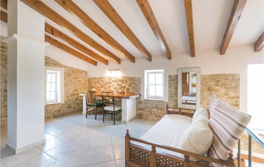 Posezení v ubytování Beautiful Home In Benissa With Kitchen