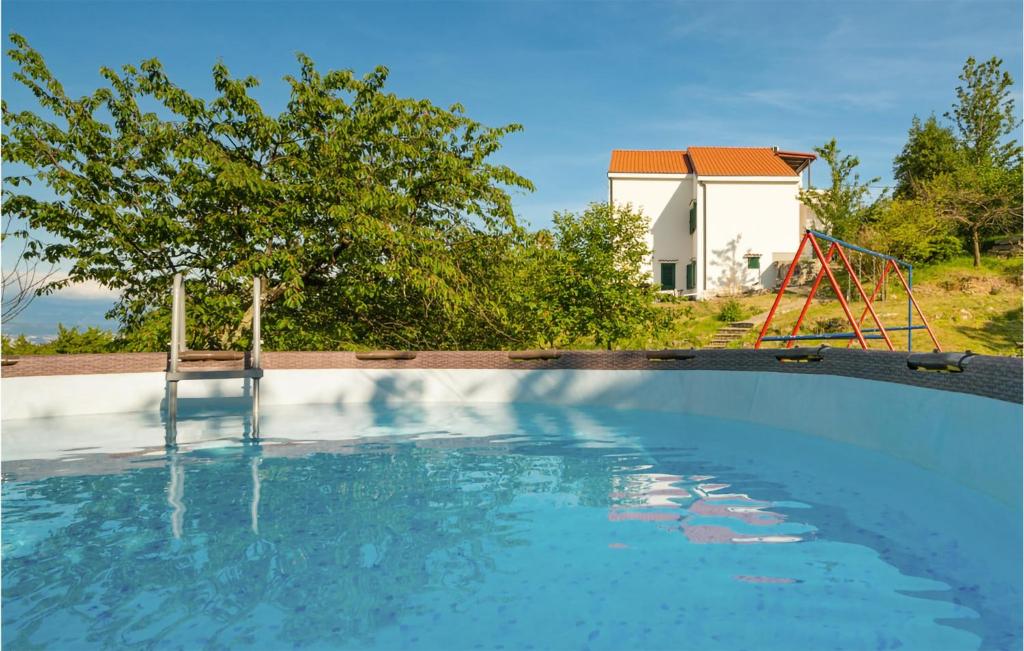 2 Bedroom Cozy Apartment In Veprinac