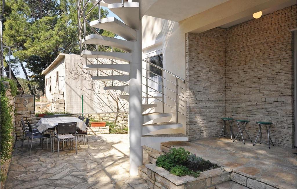 Vonkajšia záhrada v ubytovaní Apartment Donji Karin 10