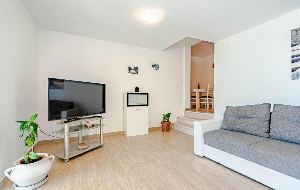 Telewizja i/lub zestaw kina domowego w obiekcie Amazing Home In Blato