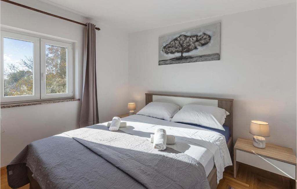 Posteľ alebo postele v izbe v ubytovaní Cozy Apartment In Fazana