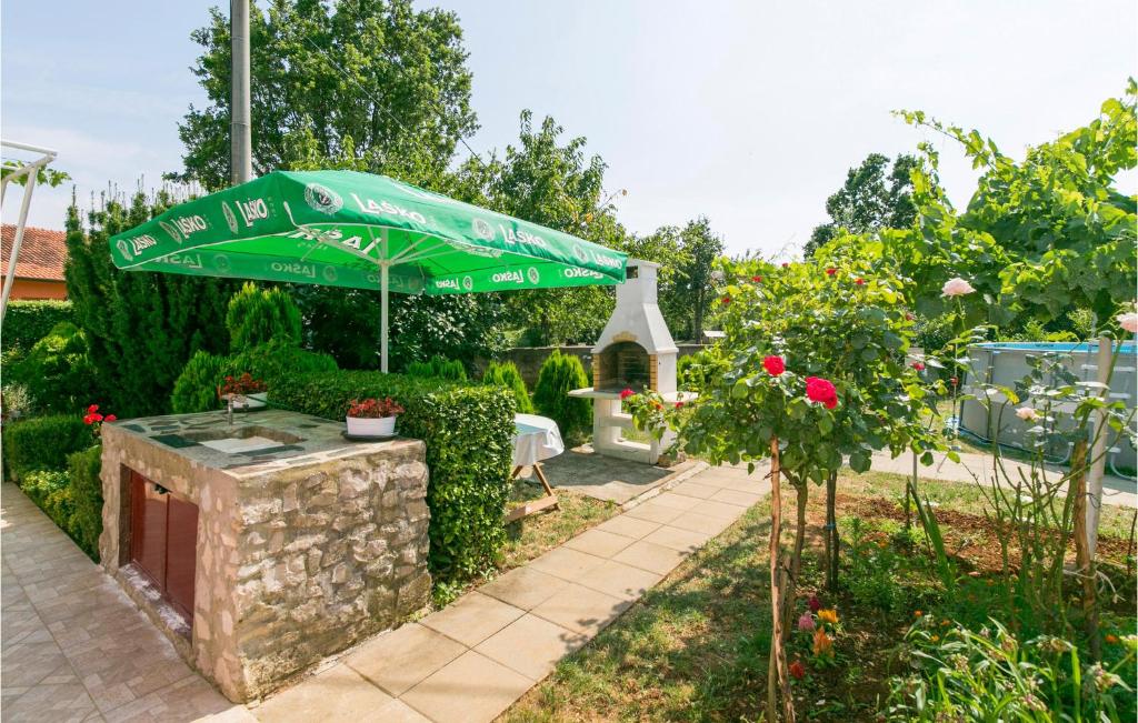 Ogród w obiekcie Apartment Labin Kapelica Iii