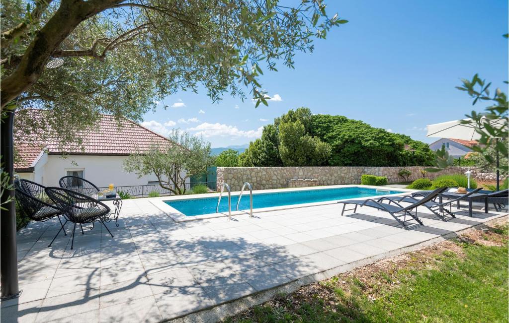 Three-Bedroom Holiday Home In Vinjani Donji