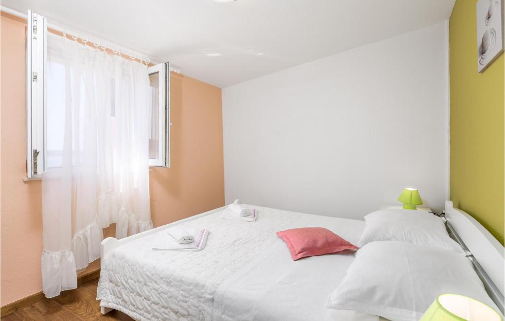 Posteľ alebo postele v izbe v ubytovaní Cozy Home In Zubovici With Wifi