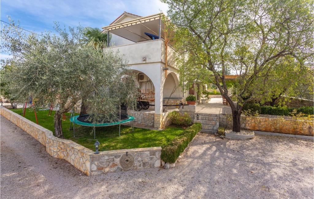 Gorgeous Apartment In Malinska With Wifi