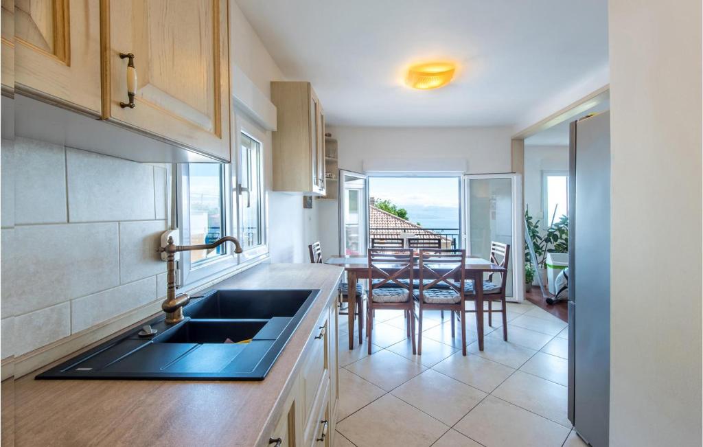 Fotografia z galérie ubytovania 3 Bedroom Cozy Home In Opatija v destinácii Opatija