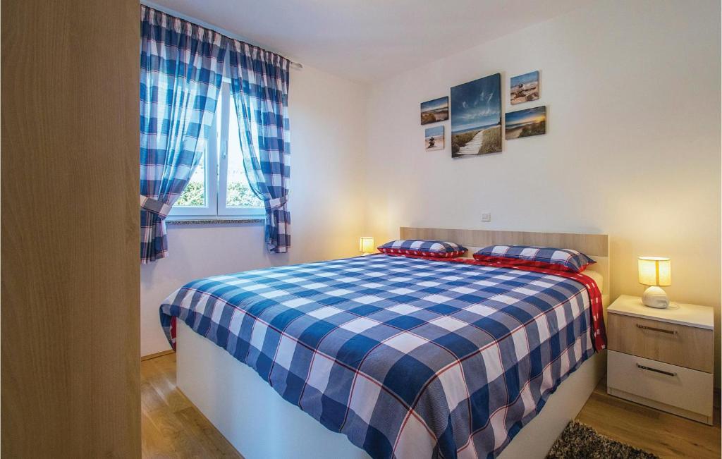 Posteľ alebo postele v izbe v ubytovaní 2 Bedroom Awesome Apartment In Labin