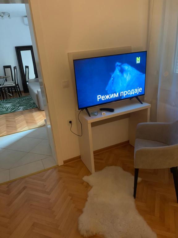 TV a/nebo společenská místnost v ubytování Petra Apartments