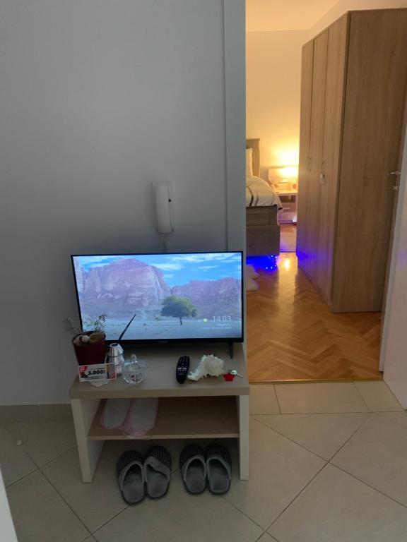 TV a/nebo společenská místnost v ubytování Petra Apartments