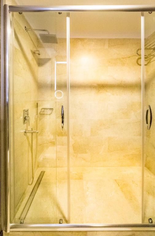 Koupelna v ubytování Lozengrad Hotel
