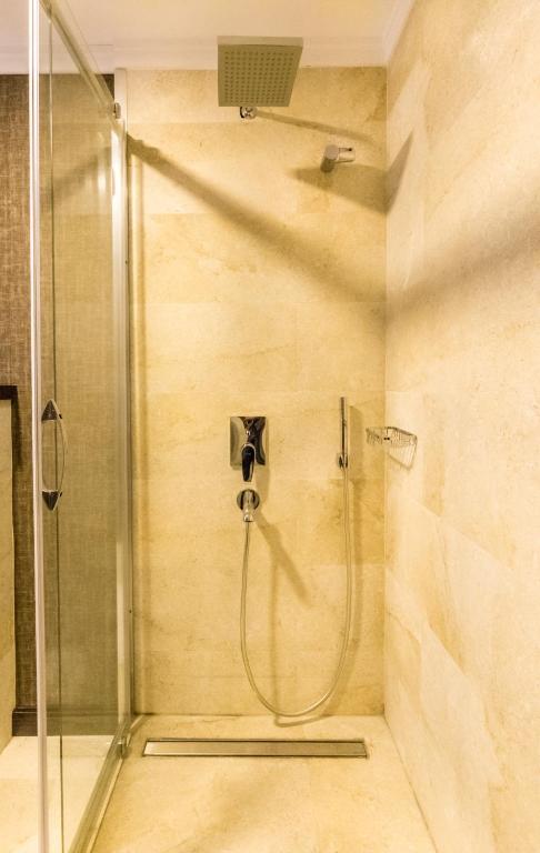 Koupelna v ubytování Lozengrad Hotel