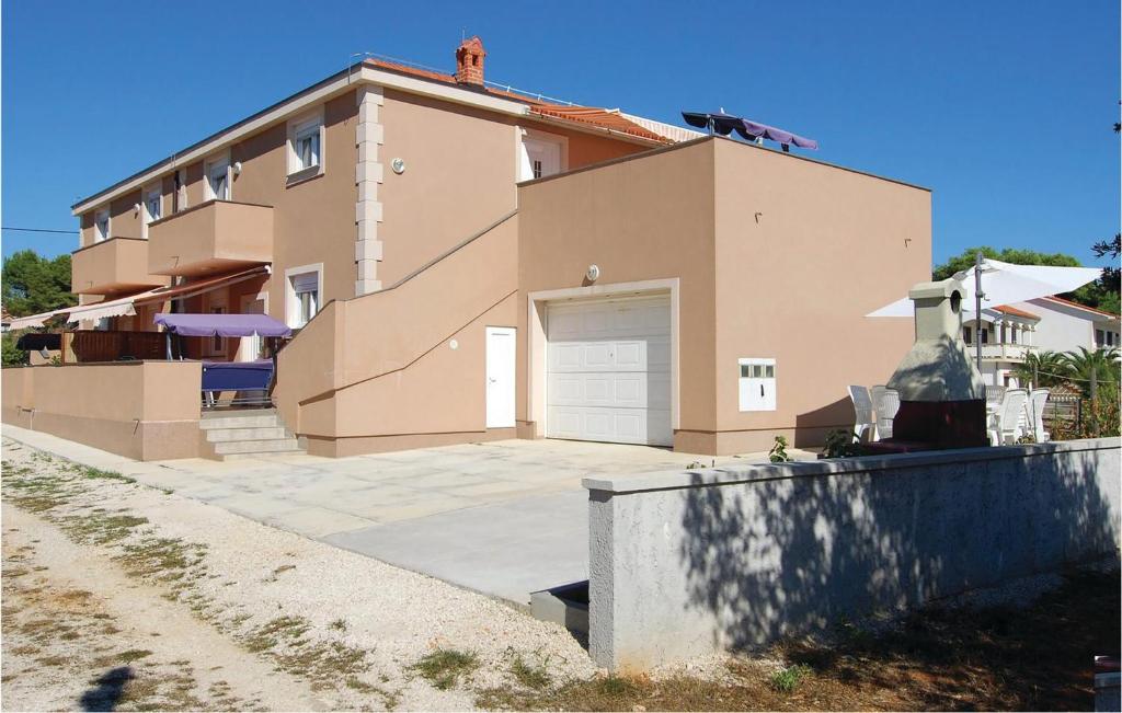 Budova, v ktorej sa apartmán nachádza