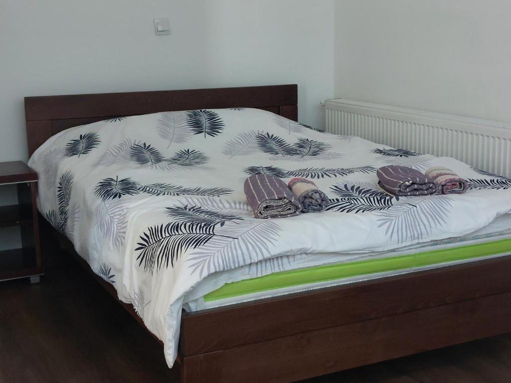 Postel nebo postele na pokoji v ubytování Apartmani Kuzman