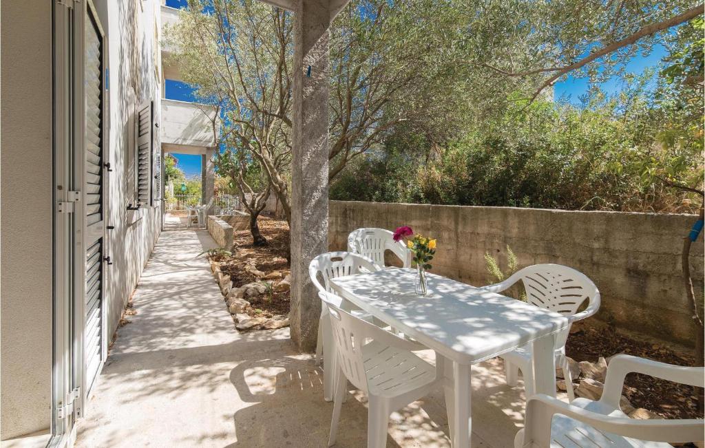Balkón nebo terasa v ubytování Holiday Home Okrug Donji With Sea View 05