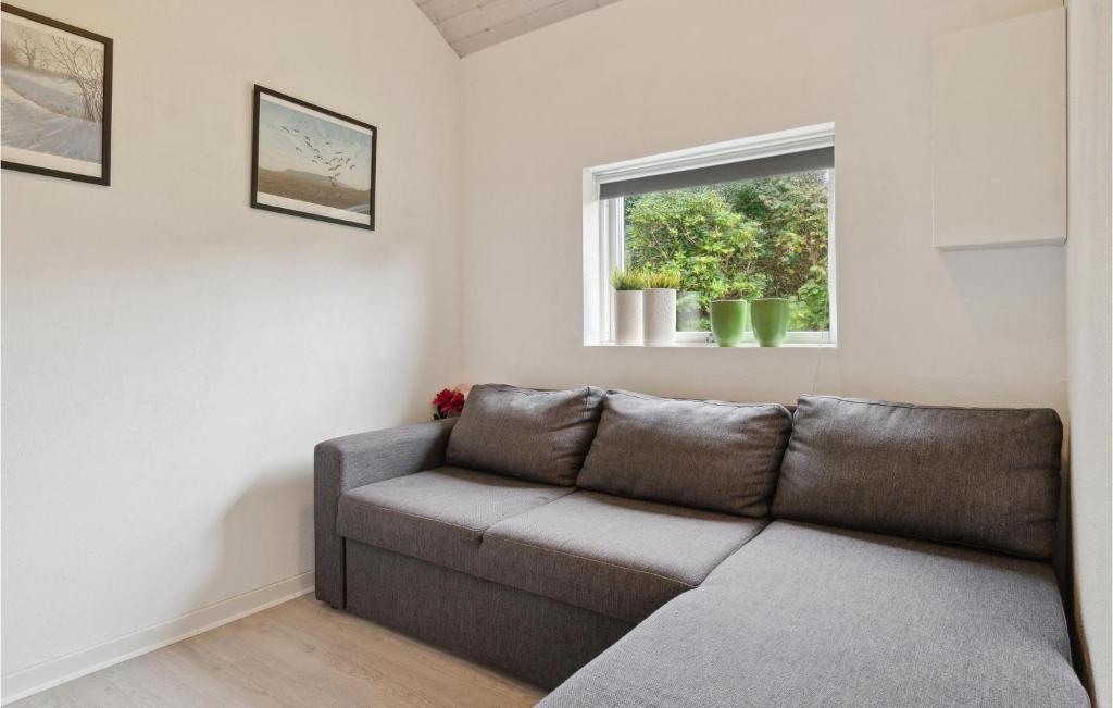 Posezení v ubytování Cozy Home In Struer With Wifi