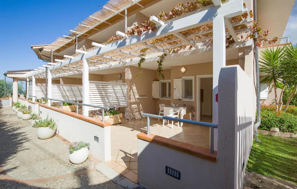 Balkon lub taras w obiekcie Pet Friendly Apartment In Ricadi