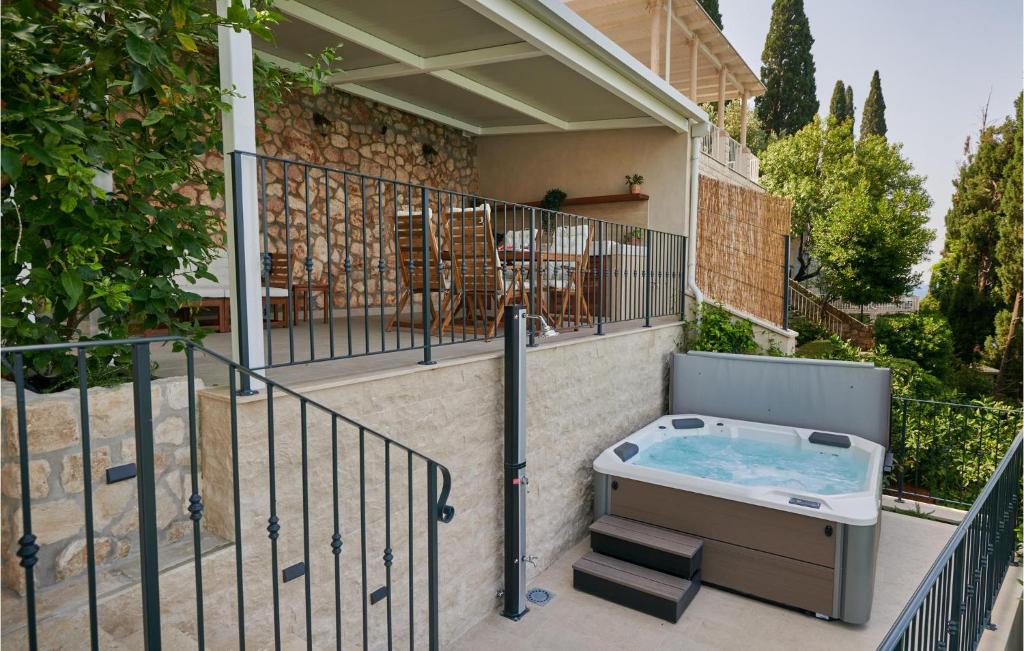Balkoni atau teres di Beach Front Apartment In Dubrovnik