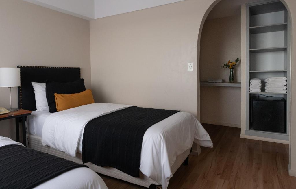 Una cama o camas en una habitación de Aguada Hotel