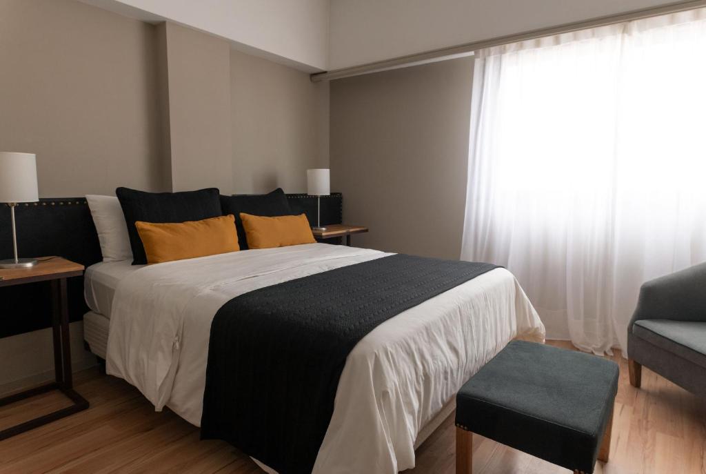 Una cama o camas en una habitación de Aguada Hotel