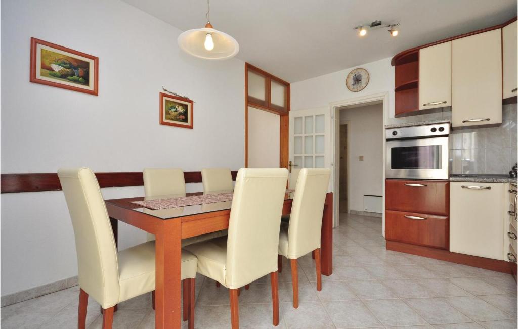 Kuchyň nebo kuchyňský kout v ubytování Apartment Pucisca 46