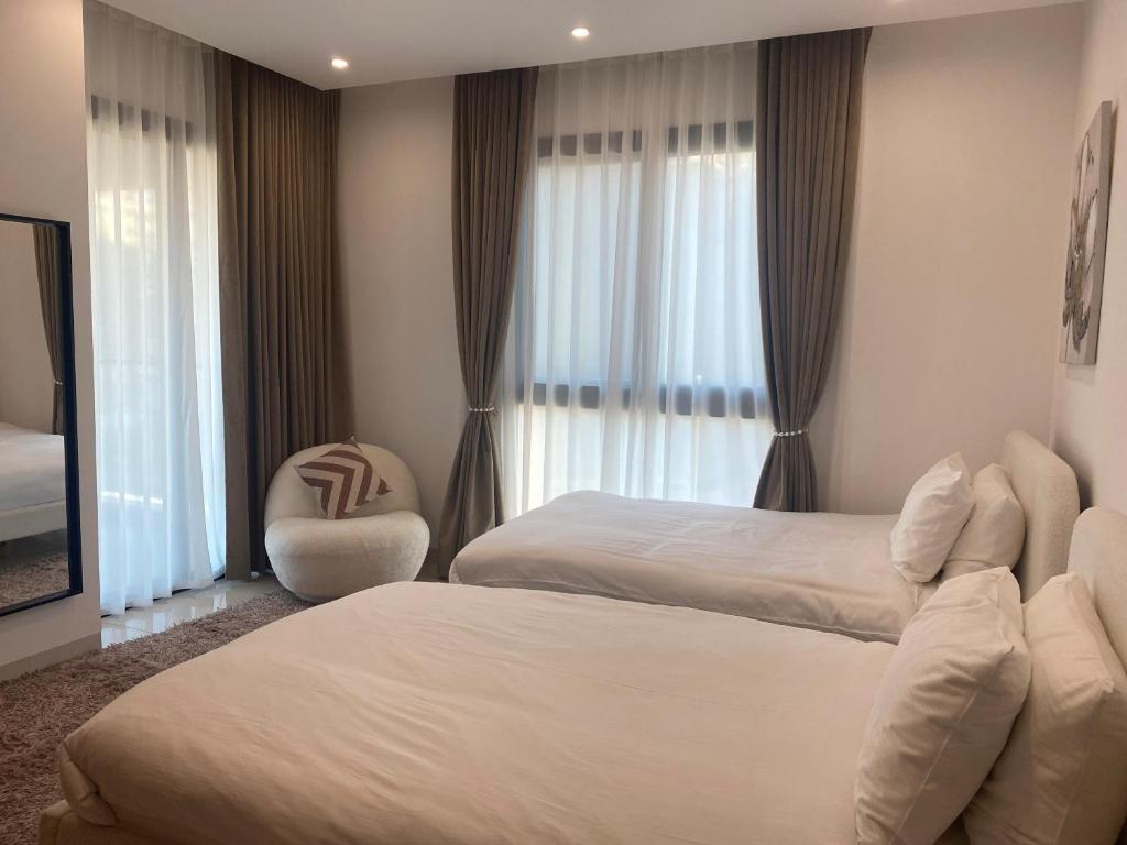 Postel nebo postele na pokoji v ubytování Beachfront 2BHK apartment at Al Mouj