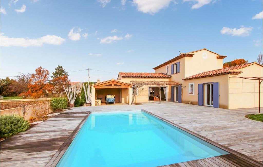 Πισίνα στο ή κοντά στο Lovely Home In Pourrières