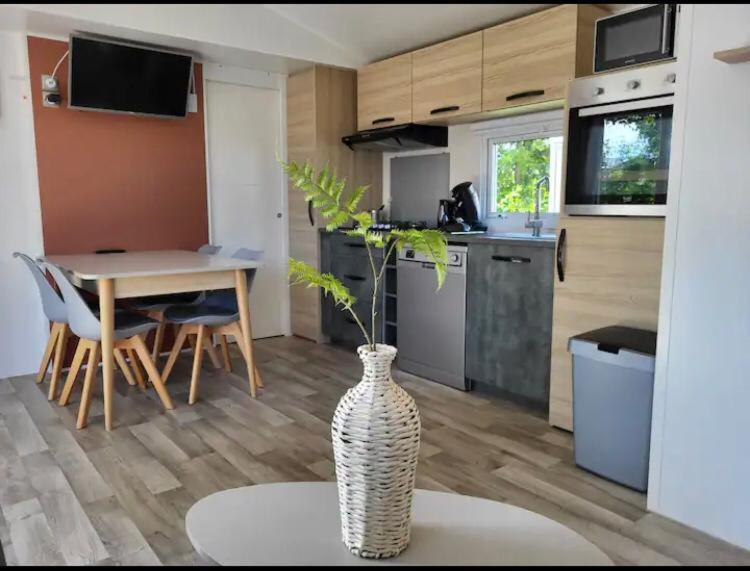 Kuchyň nebo kuchyňský kout v ubytování Chalet tussen Zee en Meer