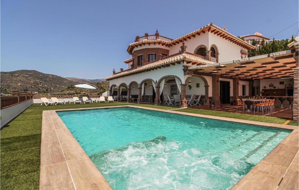 Bazén v ubytovaní Nice Home In Malaga With Jacuzzi alebo v jeho blízkosti