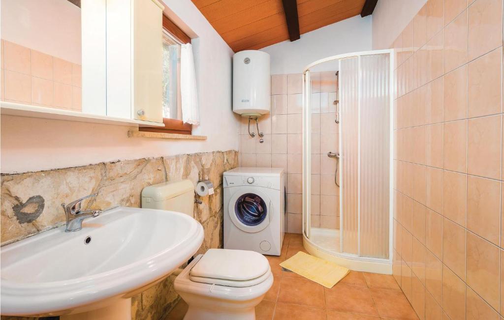 Koupelna v ubytování Holiday Home Reburici I