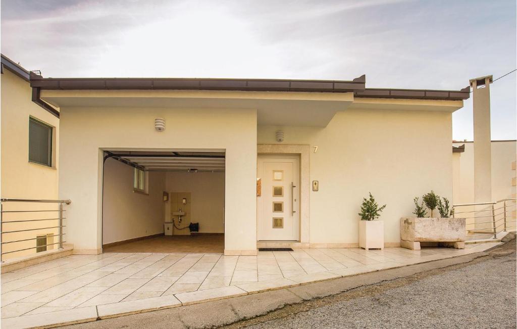 Exteriér alebo vchod do ubytovania Four-Bedroom Holiday Home In Brist